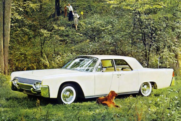 Няма нищо подобно на елегантността на Continental от 1961 година с чисти страни и много хром. Това беше официална кола, която удържа на митата при президента Джон Ф. Кенеди. Наистина разкошна заради дължината и липсата на височина.